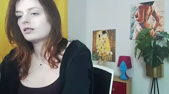 juicyNadine online show from February 26, 2025, 12:27 pm