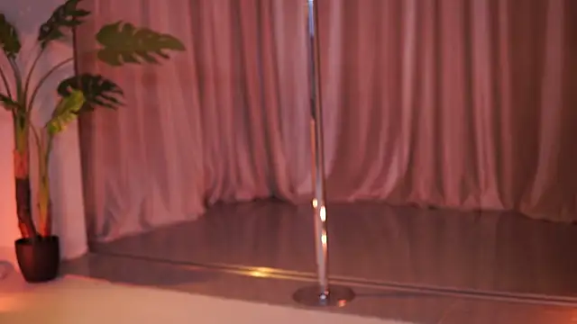 NatyDesiree online show from March 29, 2026, 7:15 pm