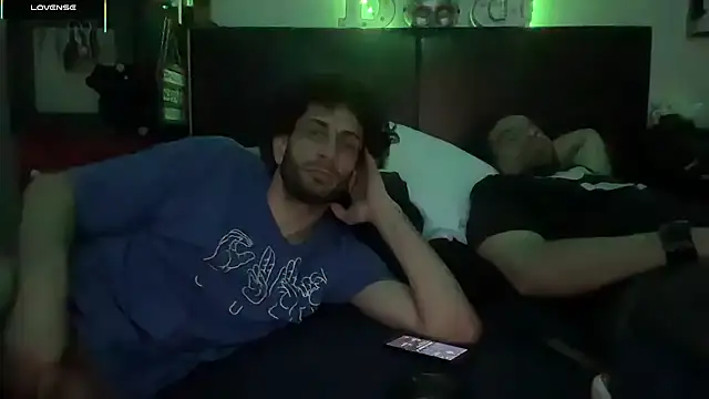 Snapshot of pantslesstraveler_plt chatting on November 17, 2025, 12:47 am pantslesstraveler plt online show from November 17, 2025, 12:47 am