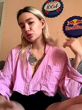 Snapshot of Sextazy chatting on September 15, 2025, 10:59 am Sextazy online show from September 15, 2025, 10:59 am