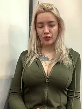 Snapshot of Sextazy chatting on January 8, 2025, 11:54 am Sextazy online show from January 8, 2025, 11:54 am