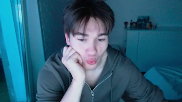 Snapshot of MarkusDean chatting on December 14, 2025, 11:05 am MarkusDean online show from December 14, 2025, 11:05 am