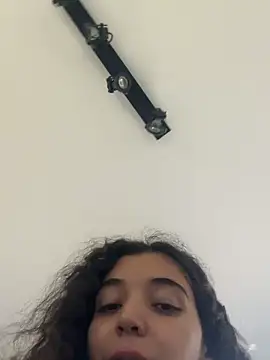 uniquerossie online show from November 11, 2025, 10:21 am