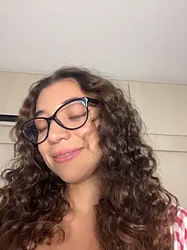 uniquerossie online show from February 8, 2026, 6:55 am