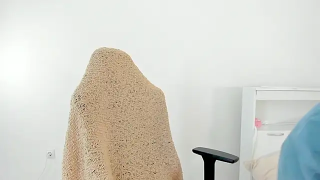 crystalnut online show from March 7, 2026, 3:35 am