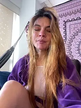 Snapshot of Val__ chatting on October 16, 2025, 6:05 pm Val online show from October 16, 2025, 6:05 pm