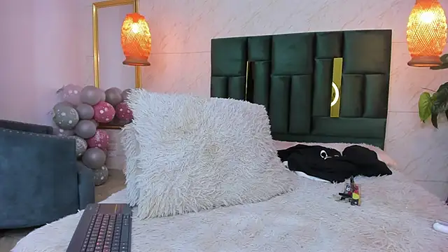 Snapshot of Levy_Steve chatting on October 17, 2025, 4:05 am Levy Steve online show from October 17, 2025, 4:05 am