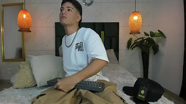 Snapshot of Levy_Steve chatting on November 5, 2025, 3:42 am Levy Steve online show from November 5, 2025, 3:42 am