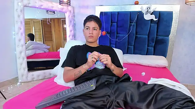 Snapshot of Levy_Steve chatting on November 3, 2025, 3:12 am Levy Steve online show from November 3, 2025, 3:12 am