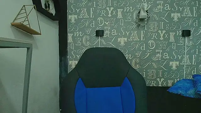 Lindsey8 online show from September 17, 2025, 2:19 pm