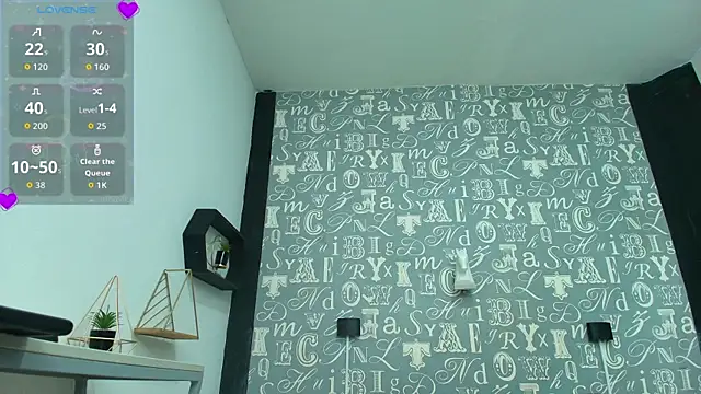 Lindsey8 online show from November 18, 2025, 12:30 pm