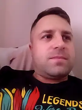 Snapshot of LucianM6 chatting on November 13, 2025, 12:42 pm LucianM6 online show from November 13, 2025, 12:42 pm