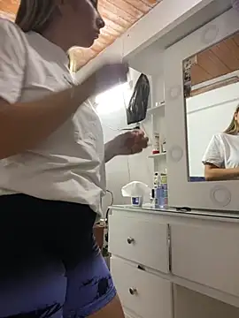 Iris love18 online show from September 22, 2025, 12:22 pm