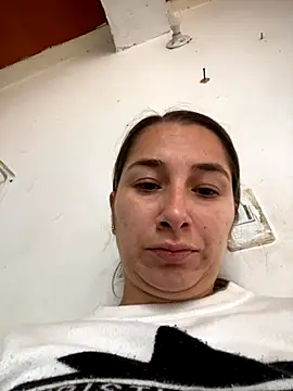 Iris love18 online show from November 17, 2025, 1:26 pm