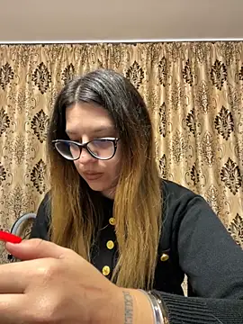 Snapshot of NadiraNoor chatting on October 2, 2025, 10:35 pm NadiraNoor online show from October 2, 2025, 10:35 pm