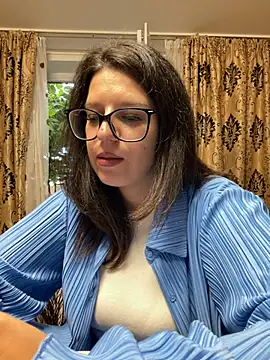 NadiraNoor online show from July 9, 2026, 3:29 am