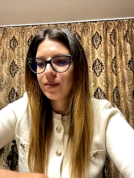Snapshot of NadiraNoor chatting on September 18, 2025, 8:45 pm NadiraNoor online show from September 18, 2025, 8:45 pm