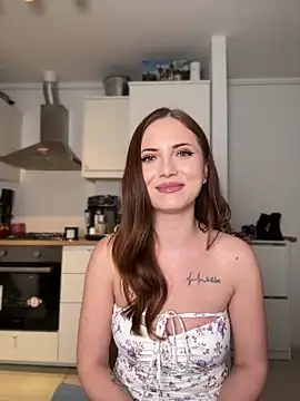 AvaGianna online show from November 4, 2025, 2:21 pm