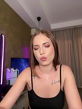 AvaGianna online show from October 22, 2025, 12:37 pm