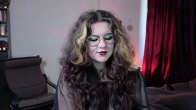 Laura Karamazov online show from September 27, 2025, 9:48 am