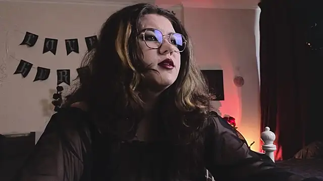 Snapshot of Laura_Karamazov chatting on February 13, 2026, 10:04 am Laura Karamazov online show from February 13, 2026, 10:04 am