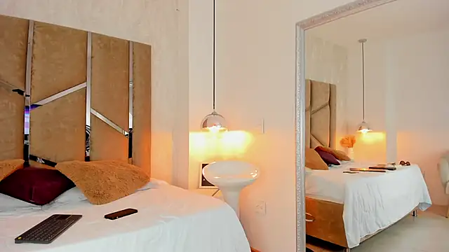 Martinaa Jones  online show from March 16, 2025, 8:10 pm