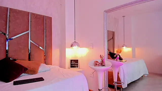 Martinaa Jones  online show from March 22, 2025, 7:53 pm