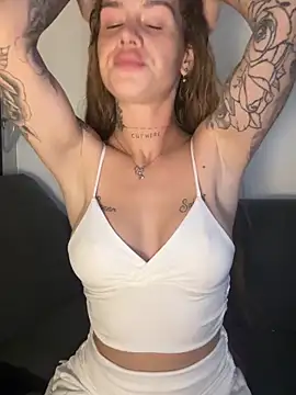 EmiliaCatalina online show from April 19, 2026, 12:55 am