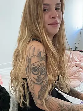 EmiliaCatalina online show from October 5, 2025, 5:58 pm