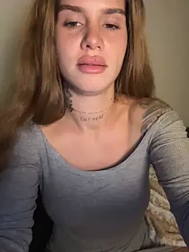 EmiliaCatalina online show from April 6, 2026, 11:50 pm