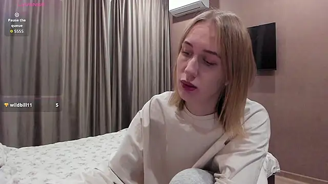 Mika Ray online show from November 9, 2025, 11:20 pm