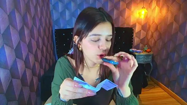 LiaHarryis online show from March 18, 2026, 3:57 pm