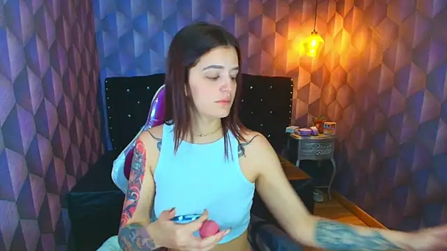 LiaHarryis online show from March 14, 2026, 4:35 pm