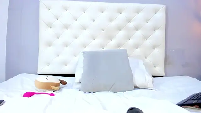 Snapshot of NICOLSKINNY1 chatting on May 23, 2026, 8:52 pm NICOLSKINNY1 online show from May 23, 2026, 8:52 pm