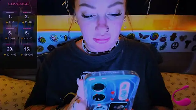 Snapshot of EllieOz chatting on February 25, 2025, 4:25 pm EllieOz online show from February 25, 2025, 4:25 pm