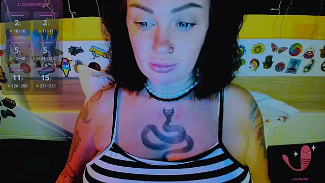 EllieOz online show from November 25, 2025, 5:46 pm