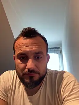 Snapshot of cosmin9000 chatting on October 12, 2025, 10:27 am cosmin9000 online show from October 12, 2025, 10:27 am