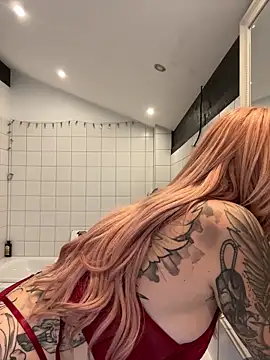 Snapshot of Stella-Kink chatting on October 16, 2025, 2:47 pm Stella-Kink online show from October 16, 2025, 2:47 pm