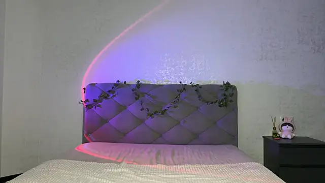 GracefulCharm online show from April 17, 2026, 10:12 pm