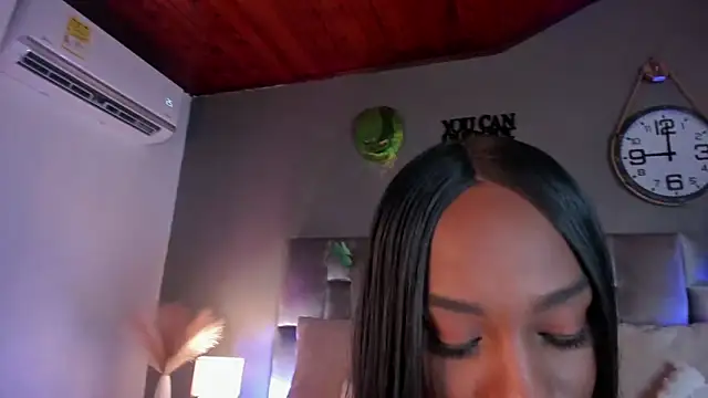 Snapshot of nahomi_campbell chatting on March 18, 2025, 7:22 pm nahomi campbell online show from March 18, 2025, 7:22 pm