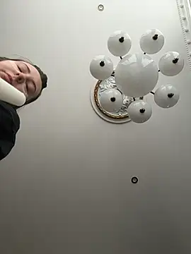 curvyflawless online show from March 27, 2026, 8:01 am