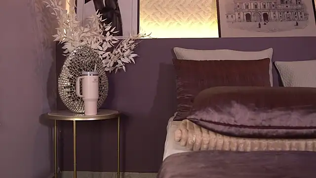 Snapshot of ElleDiane chatting on February 20, 2025, 4:50 am ElleDiane online show from February 20, 2025, 4:50 am