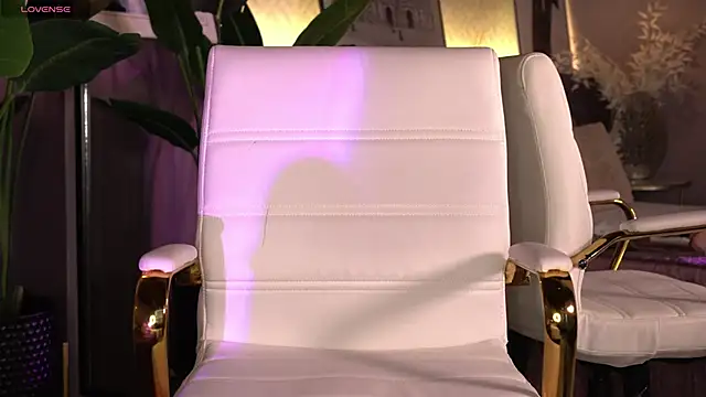 Snapshot of ElleDiane chatting on March 7, 2025, 4:13 am ElleDiane online show from March 7, 2025, 4:13 am