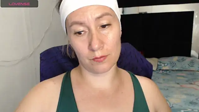 Snapshot of CATRINA-83 chatting on May 5, 2026, 10:57 pm CATRINA-83 online show from May 5, 2026, 10:57 pm