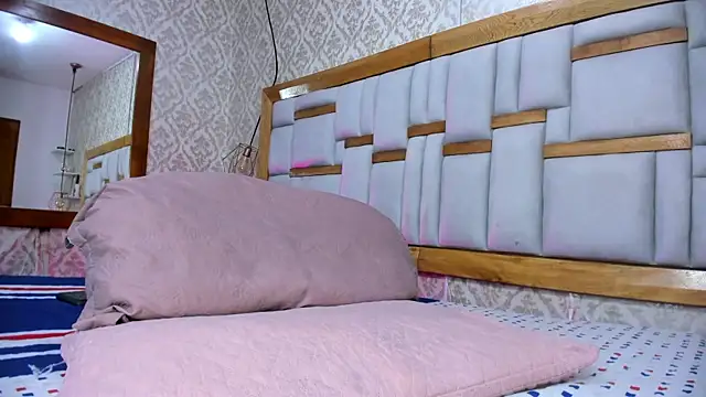 arl chloee online show from November 15, 2025, 3:10 am