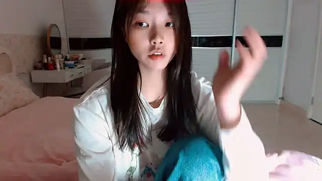 -Lucky Girl online show from April 12, 2026, 1:36 pm