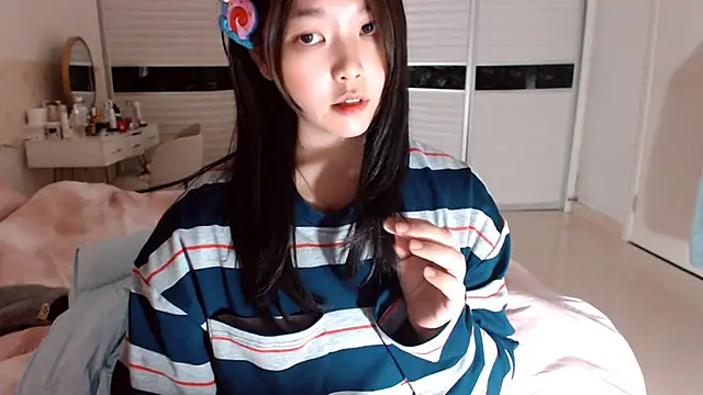 -Lucky Girl online show from December 4, 2025, 3:11 pm