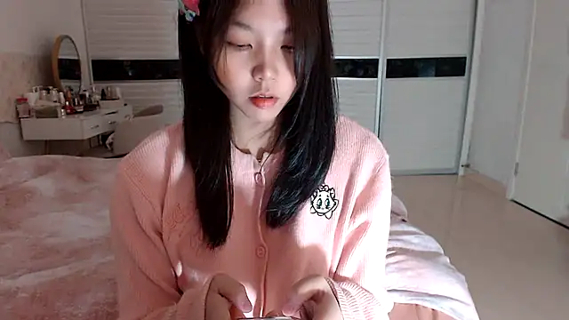 Snapshot of -Lucky_Girl chatting on November 12, 2025, 3:21 am -Lucky Girl online show from November 12, 2025, 3:21 am