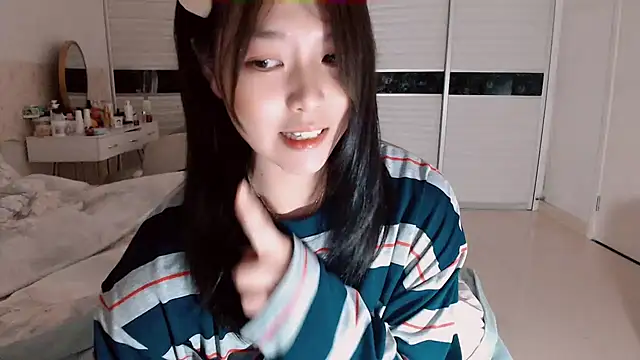 Snapshot of -Lucky_Girl chatting on October 27, 2025, 2:40 pm -Lucky Girl online show from October 27, 2025, 2:40 pm