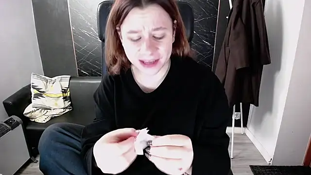 littleviki7 online show from November 17, 2025, 7:45 am